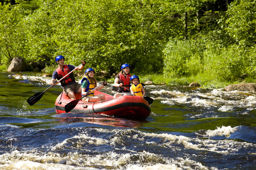 Rafting dans le parc national Jacques Cartier © Sepaq