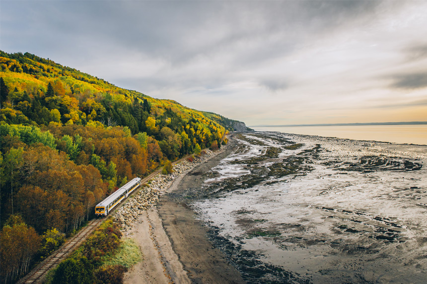 Le train de Charlevoix en automne © Caroline Perron