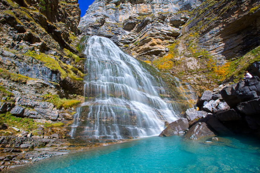 Cascade Cola de Caballo sous le mont Perdu © Holbox - Shutterstock