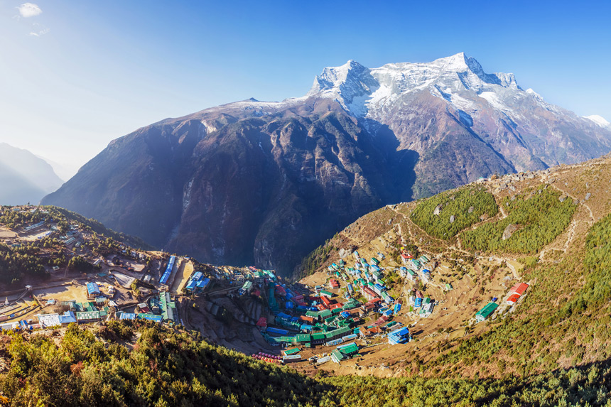 Point de vue époustouflant sur Namche Bazar: de quoi vous soulager de bien des maux, réels ou imaginaires. © Shutterstock