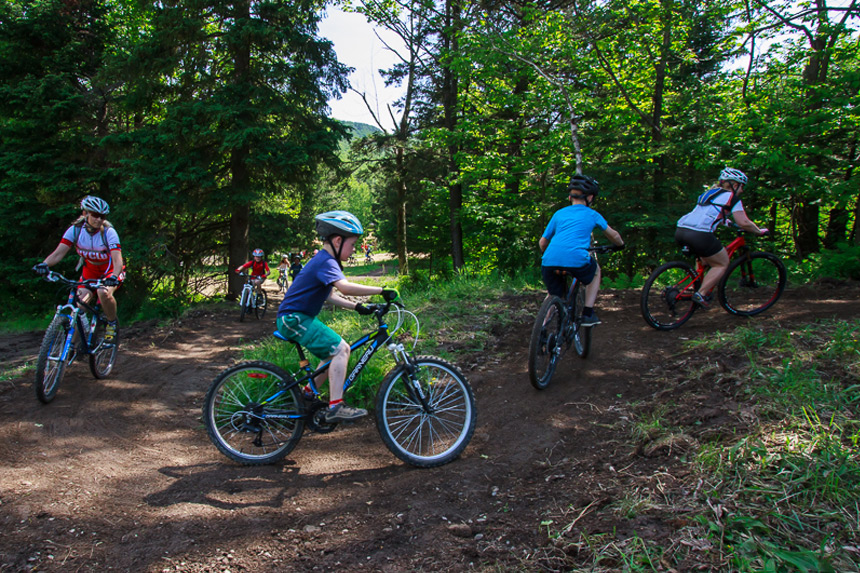 Vélo de montagne au Mont Sutton © Denis Bouvier